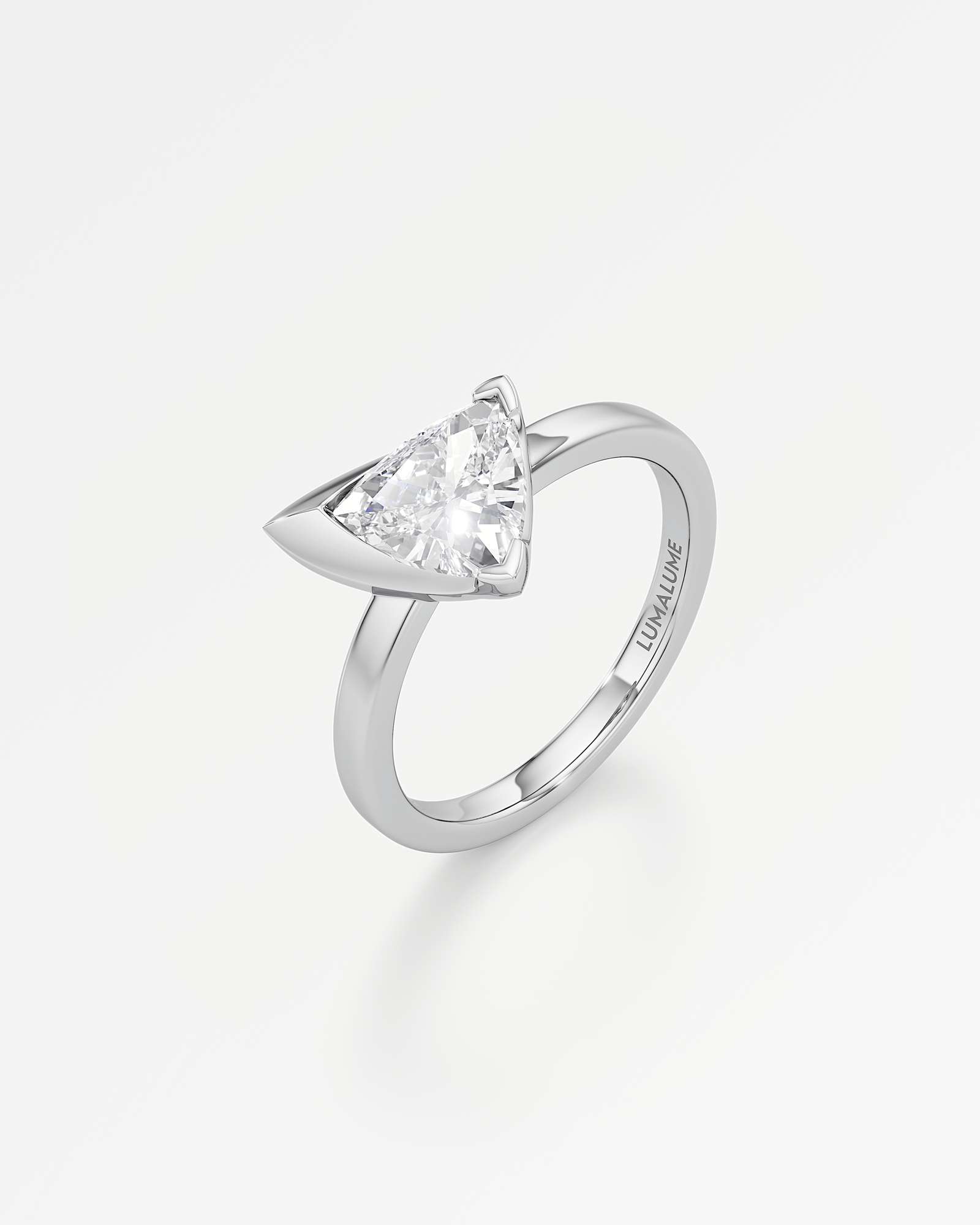 Apitris Diamond Ring